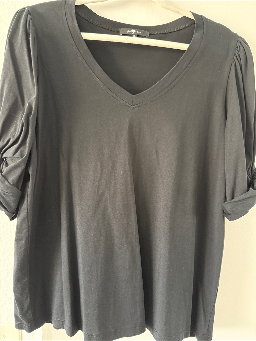 7 For All Mankind Black V-Neck Puff Sleeve Tee